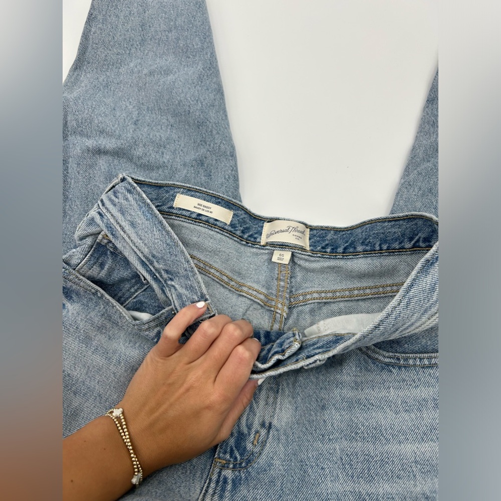 Universal Thread Light Wash Straight Leg Ripped Jeans - Picture 4 of 6